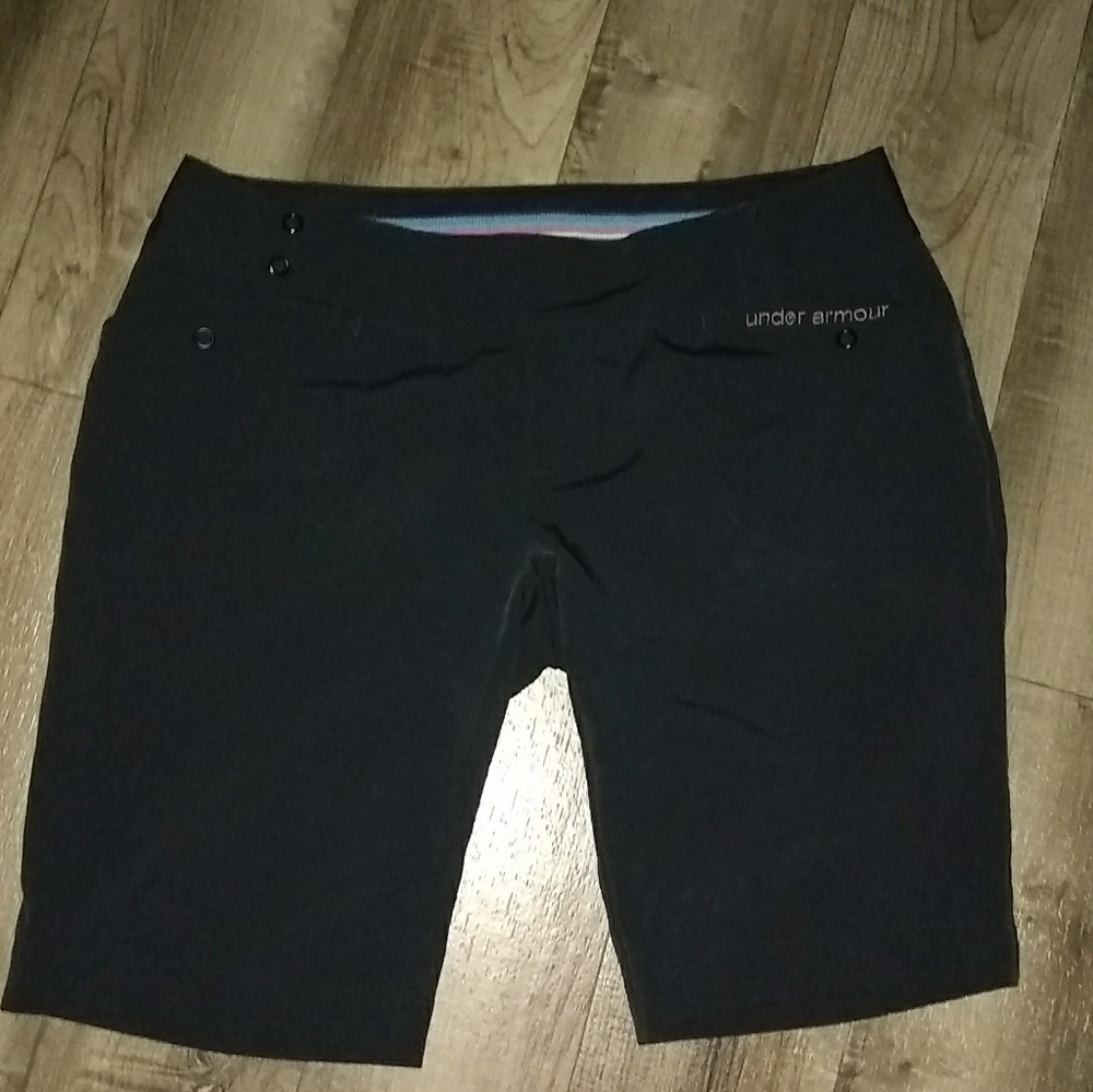 Extra cute Under Armour shorts sz 4